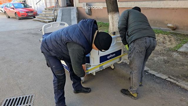 Achiziție de paturi noi, care nu încap pe ușile Spitalului Județean Botoșani