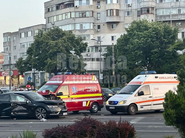 Accident cu o ambulanță SMURD și șase victime în centrul orașului Constanța