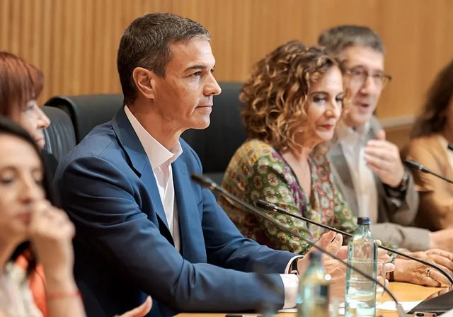 Sánchez agita el «aviso» de la «amenaza ultra» en Sajonia-Anhalt para enjuagar el malestar por Ceuta | El Correo