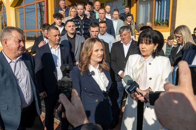 Situație inedită într-o comună din județul Botoșani: după tată și mamă, primăria va fi condusă de-acum și de fiică