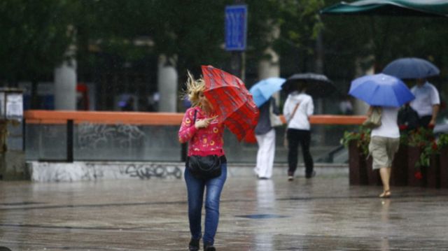Cod galben de instabilitate atmosferică și ploi abundente în weekend