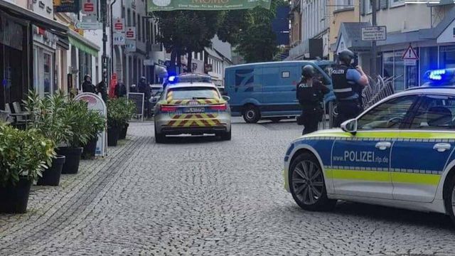 Varios atracadores se atrincheran en un banco con rehenes en la ciudad alemana de Sinzig