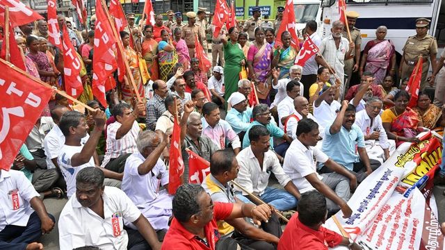 CITU members stage road roko in support of Samsung workers