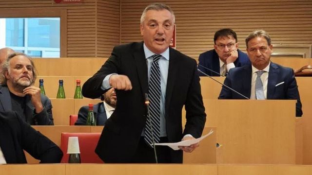 Incendiato portone casa eurodeputato FdI Francesco Ventola