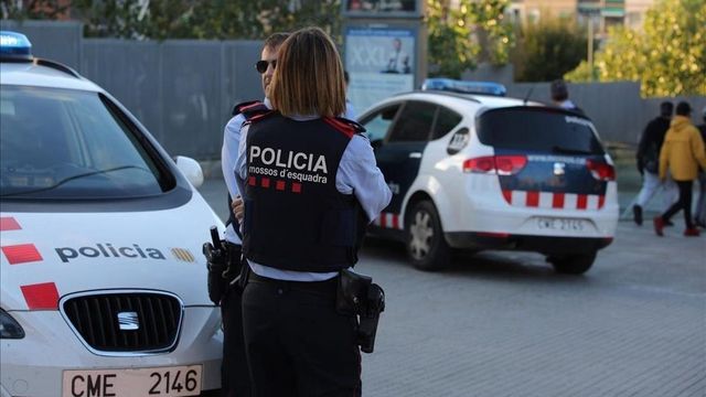 Los Mossos buscan a un hombre acusado de amputar la mano a su pareja en Barcelona