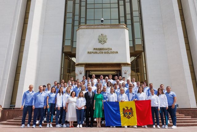 Maia Sandu a transmis Drapelul de stat Echipei Olimpice, care ne va reprezenta la Jocurile Europene din Polonia
