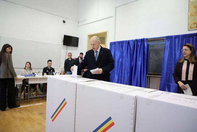 Mircea Geoană reclamă apariția unor exit-polluri la orele prânzului