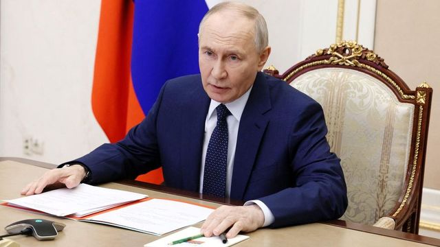 Ukrajinské drony zaútočily na Putinovu rezidenci, jednání o míru přehodnotíme, tvrdí Lavrov