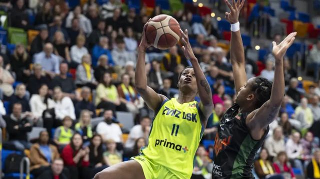 Basketbalistky USK deklasovaly Žabiny a vykročily za 16. titulem v řadě