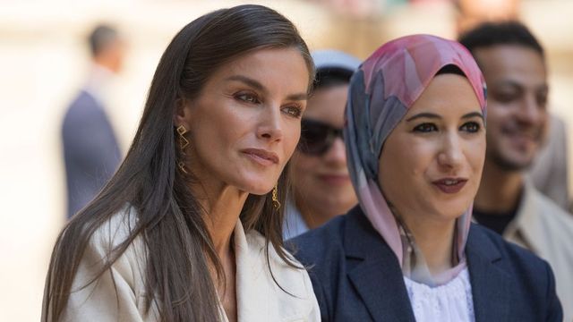 Letizia recorre la Ciudad de los Muertos de El Cairo donde habitan los vivos