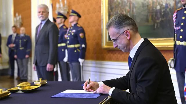 Prezident jmenoval Michala Bartoně ústavním soudcem