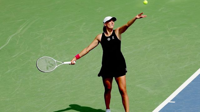 Iga Swiatek Tops Marketa Vondrousova To Reach Cincinnati Open Semi-Finals