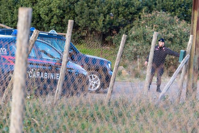 Anziano morto in casa a Piacenza, arrestati moglie e figlio