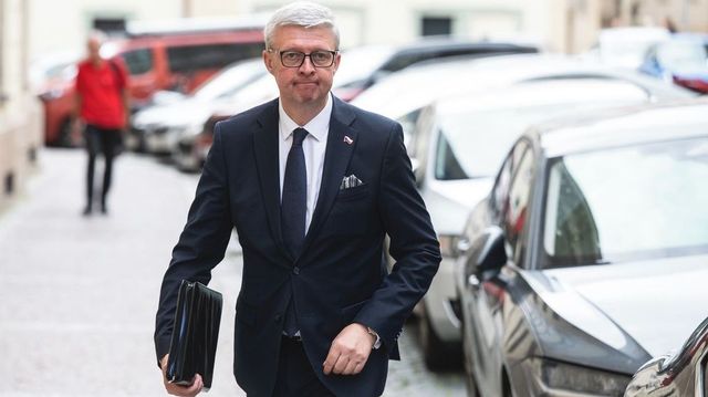 Vláda má připravena opatření proti drahým palivům, oznámí je v pondělí
