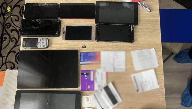 Percheziții în două penitenciare: Nouă deținuți, implicați în escrocherii