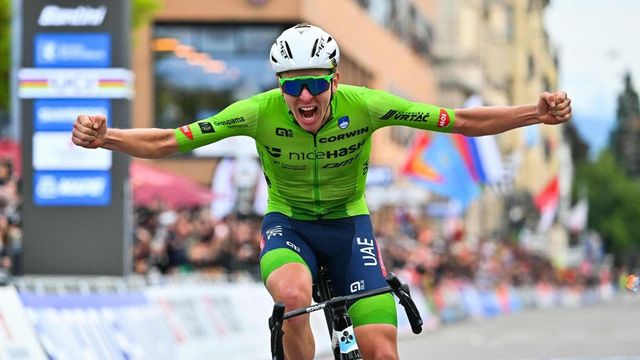 Incredibile Pogacar ai Mondiali di ciclismo di Zurigo: vittoria in solitaria dopo 100 km di fuga