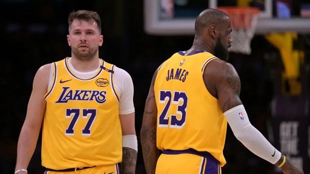 Los Lakers inician la era Doncic con una victoria contundente