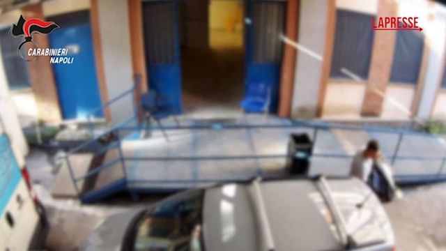 Napoli, ruba condizionatore in Istituto tumori 'Pascale': il furto immortalato dalle telecamere