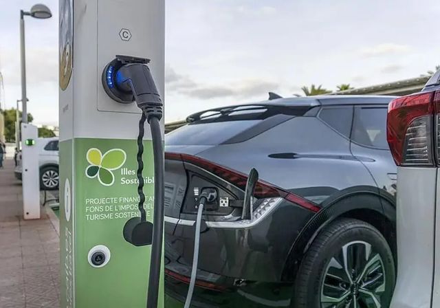 Así es el plan de ayudas a la compra de coches eléctricos que entrará en 2026 en España: hasta 9.000 euros de descuento