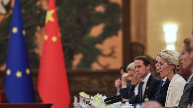 Von der Leyen traslada a Xi Jinping la necesidad de «reequilibrar» la relación comercial entre la UE y China