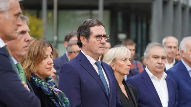 Garamendi critica que Díaz plantee escudos sociales por la DANA «a costa de empresas arruinadas»