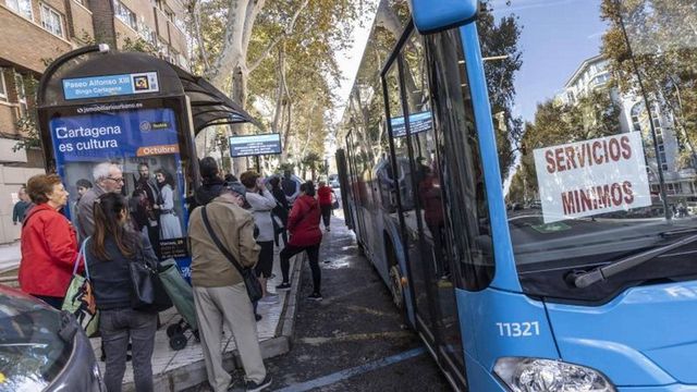 Los sindicatos no se ponen de acuerdo sobre si continuará la huelga de autobuses