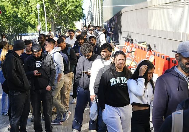 Más de 800.000 inmigrantes acogidos a la regularización extraordinaria tienen ya permiso para trabajar