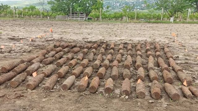 Un arsenal de muniții din perioada celui de-al Doilea Război Mondial, descoperit de geniștii militari la Măgdăcești