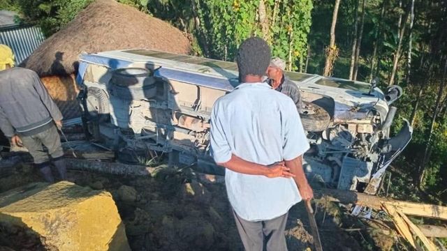 Peste 100 de persoane au murit în Papua Noua Guinee, după ce au fost surprinse în somn de o alunecare masivă de teren