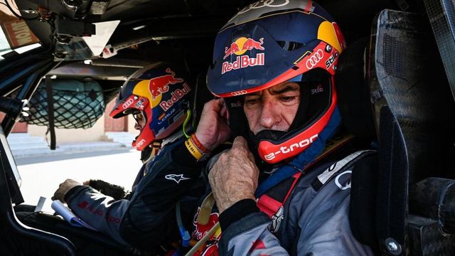 Loeb gana la etapa del Dakar y reduce a 20 minutos la ventaja de Carlos Sainz