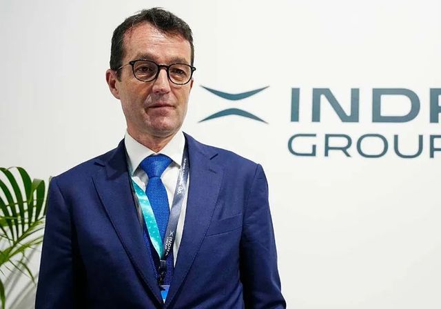 Indra se desploma en Bolsa tras un nuevo intento de Moncloa de destituir a Ángel Escribano