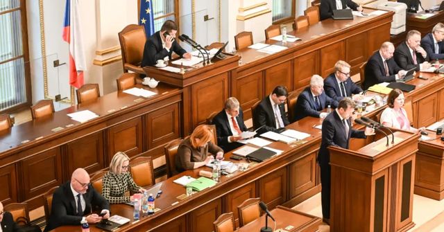 Opozice svolá mimořádnou schůzi a hlasování o nedůvěře Babišově vládě