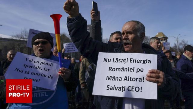 Minerii protestează în fața Guvernului
