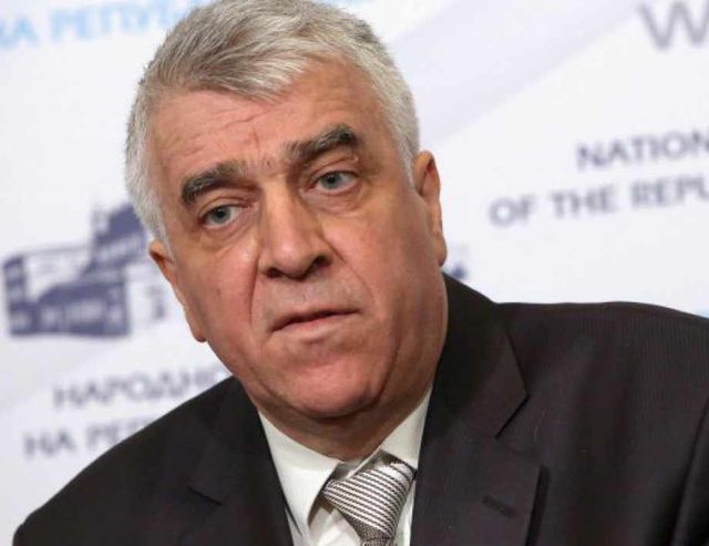 Румен Гечев заподозря, че служебният кабинет иска да смени ръководството на БСП