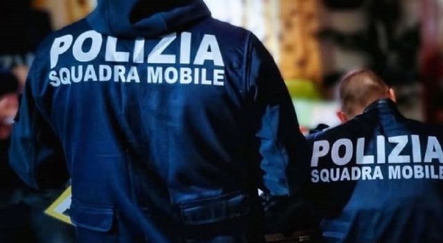 Uccide la madre malata a coltellate, figlio 52enne fermato in attesa pm