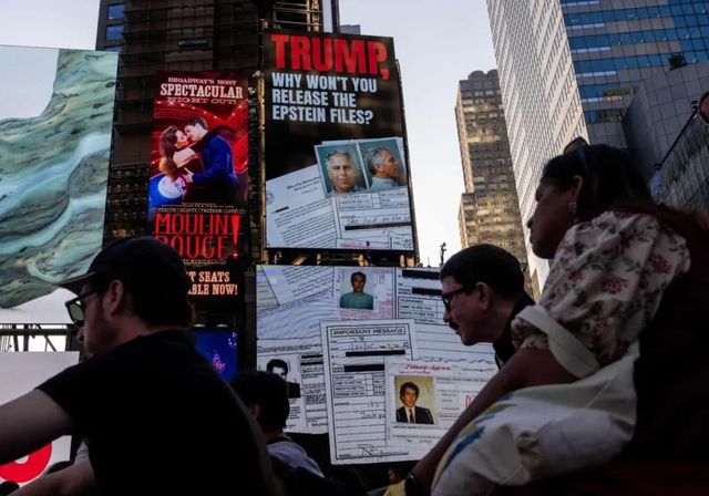 Justicia ya advirtió a Trump en mayo que figuraba en los archivos de Epstein