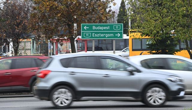 Több kilométeres a kocsisor Budapest és Szentendre között