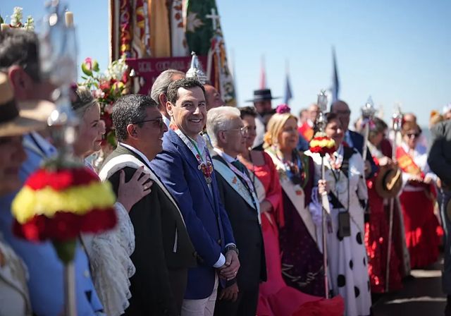 Juanma Moreno reivindica la Romería de la Virgen de la Cabeza como símbolo andaluz