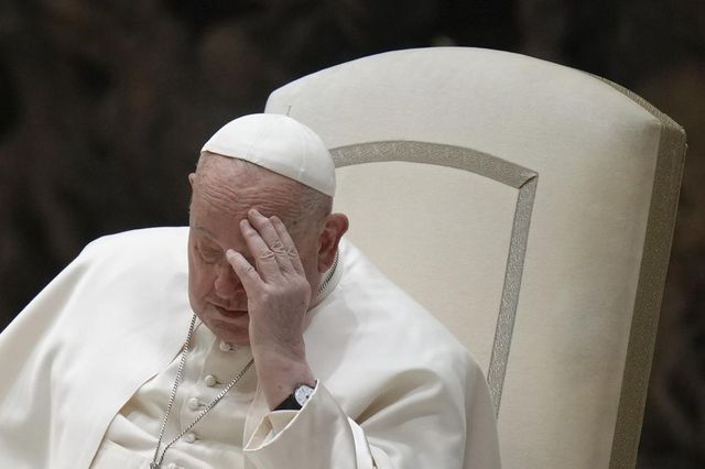 Papa Francesco ricoverato al Gemelli: accertamenti e cure per la bronchite