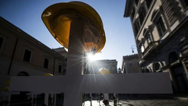 Catania, incidente sul lavoro in vetreria: un morto e un ferito