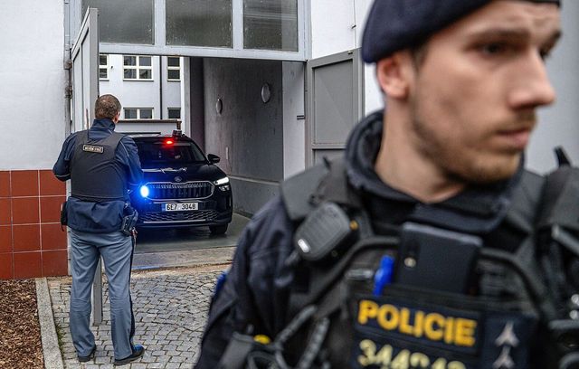 Policie zadržela dalšího cizince kvůli žhářskému útoku na pardubickou zbrojovku