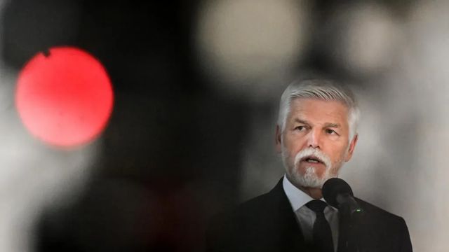 Zsarolással vádolja a cseh külügyminisztert Petr Pavel államfő