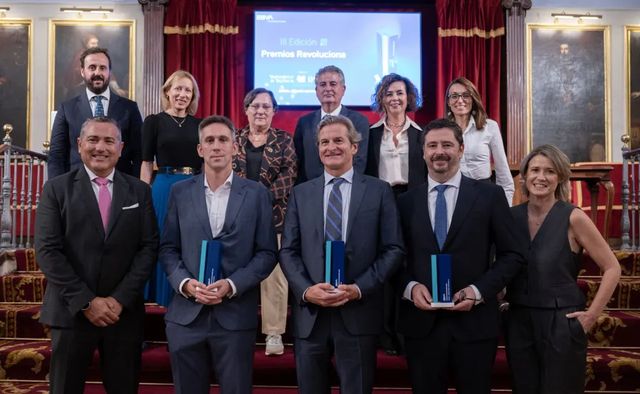 'Premios Revoluciona' reconocen a Muñoz y Pujante por su apuesta por la sostenibilidad e innovación