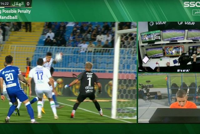 Decizia care aruncă în aer finala pentru play-off » Vassaras aduce arbitru de la Riad pentru Sepsi - FCU Craiova