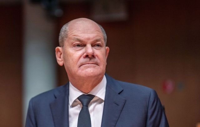 Criză în industria auto germană: Olaf Scholz propune subvenții europene pentru mașini electrice