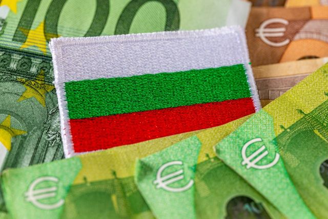 Bulgaria trece la euro, până în 2026