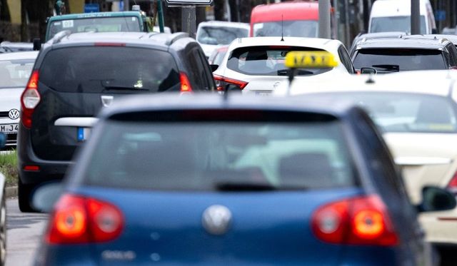 Mașinile vechi și diesel, interzise în București. Capitala va avea zonă cu emisii reduse