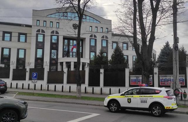 Ambasada Rusiei, revoltată după reținerea curierilor diplomatici. Acuză Chișinăul de încălcarea Convenției de la Viena