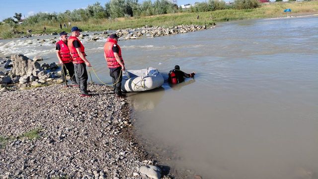 Tragedie într-o familie din Neamț: doi frați au murit înecați, după ce au sărit în Râul Moldova să-și salveze sora