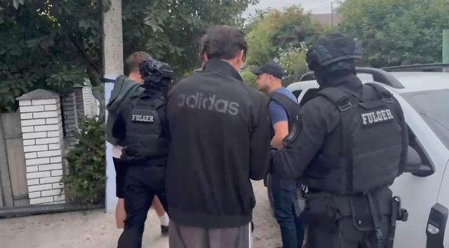 Șapte moldoveni, cercetați pentru tâlhărie și tentativă de omor asupra unui bărbat din Dondușeni, în Cehia